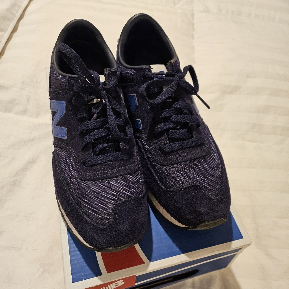 Good condition Women's New Balance (J Crew) Dark Blue Size 7.5